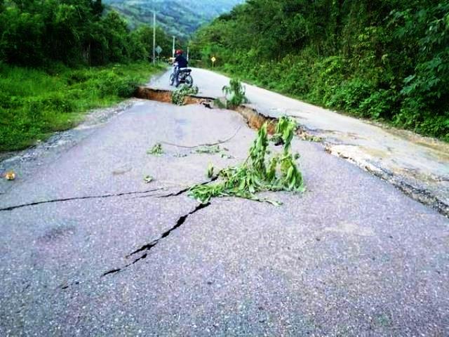 Carretera turística Luperón sufre peligrosos agrietamientos y derrumbes por efectos de las intensas lluvias