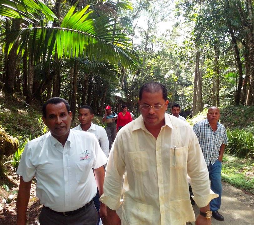 Viceministro de turismo visita instalaciones del teleférico de PP y promete mejorar servicios