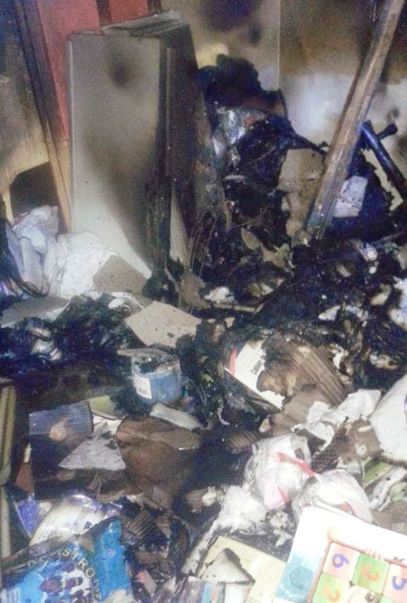 Personas desconocidas incendian áreas en la escuela básica comunidad Los Ciruelos en Montellano