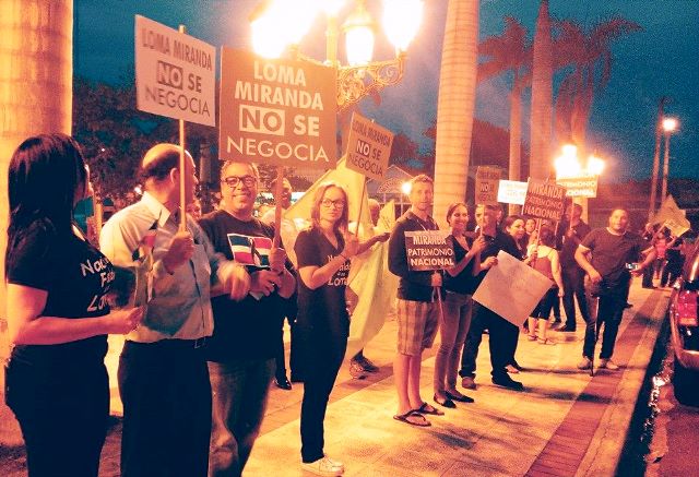 Ante acoso policial grupo de ciudadanos de PP realizan protesta en favor de Loma Miranda