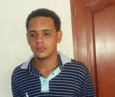 Atrapan a un joven atracador en Altamira les ocupan pistola y una motocicleta