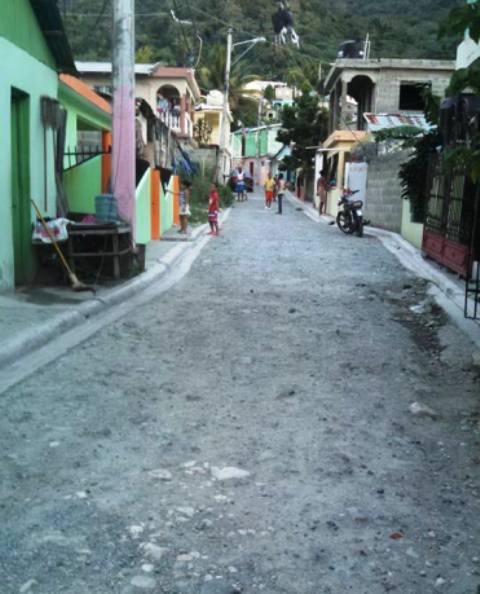 Reclaman pavimentación de calles en sectores de la zona sur de Puerto Plata