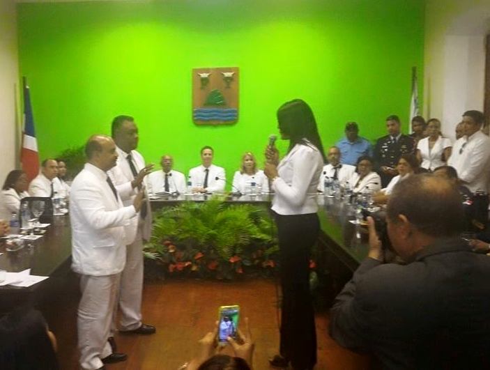 Con oposición ediles reeligen a Torres Madera presidente cabildo de PP, en Guananico también hubo problemas