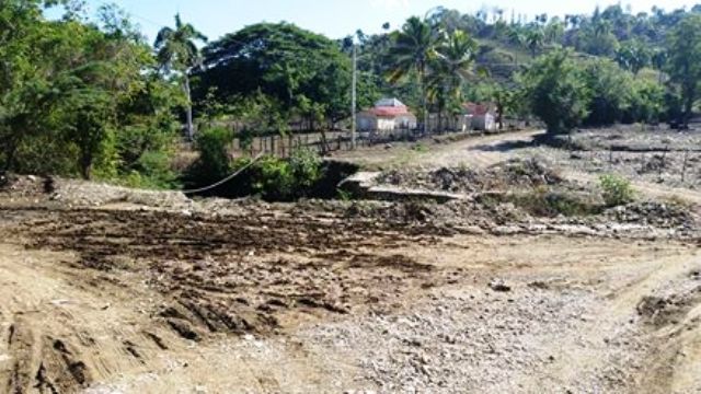 Residentes en Loma de la Bestia claman por las autoridades municipales por caminos en malas condiciones