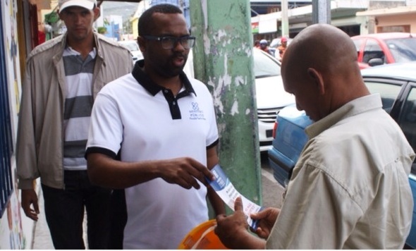 Fiscal reparte volantes exhortando a no usar armas de fuego, gobierno realiza fiesta popular en el malecón de Puerto Plata