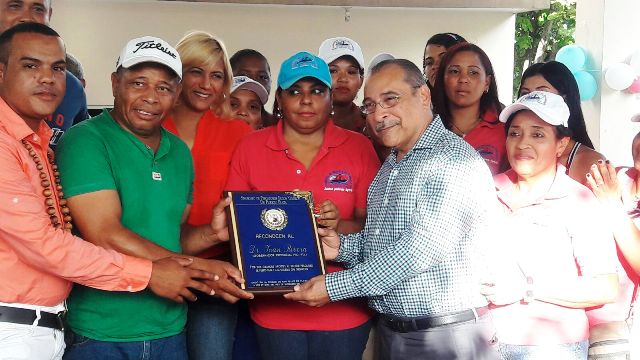 Asociación de Pescadores reconoce al gobernador de Puerto Plata por aportes realizados a ese sector