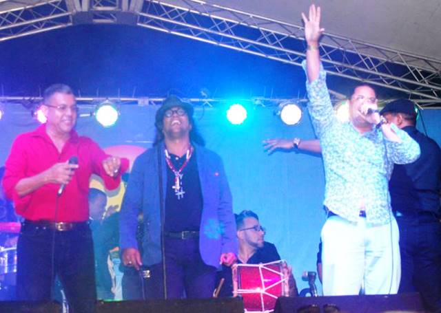 En un tremendo fiestón, Ministerio de Turismo da la bienvenida al 2015 en Playa Dorada Mall