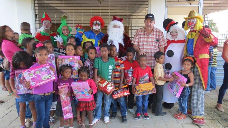 Fundación Nano Ortega lleva felicidad y alegría a centenares de niños de comunidades de Puerto Plata