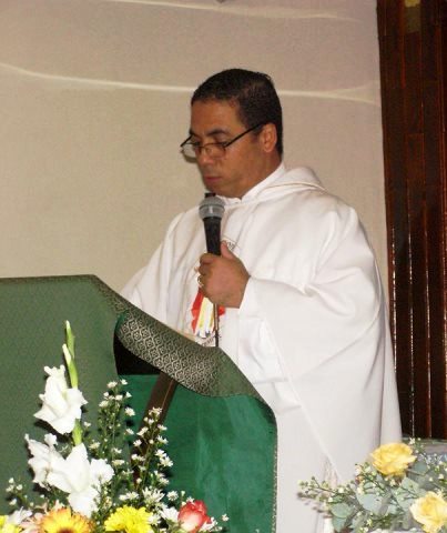 Sacerdote pide construcción de carretera a cuatro carriles y clama por el cese de la violencia en RD