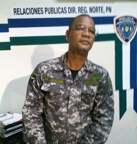Apresan joven con 57 porciones de drogas y una chilena, además arrestan dos por robos y se quema una casa en Montellano