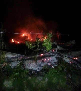 Fuego consume tres viviendas en Maimón, no se registraron pérdidas humanas