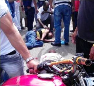 Choque de dos motocicletas deja dos hombres heridos de gravedad, se accidenta agente PN