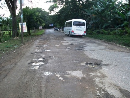 Edil de Guananico clama por reconstrucción de carretera y caminos vecinales