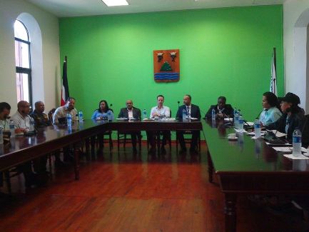 Autoridades y sector turístico de PP se reúnen otra vez, buscan solucionar transito caótico y ordenamiento urbano