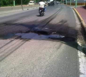Moradores en Las Mercedes claman por el auxilio de las autoridades por sistema cloacal desbordado