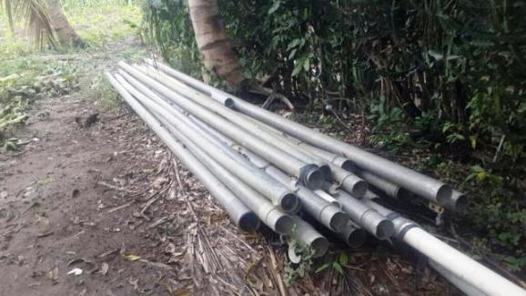 Recuperan 18 de 30 tubos de agua que fueron sustraídos en una finca en Imbert