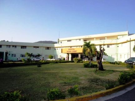 Denuncian precariedades en hospital de PP, trabajos de reparación llevan 3 meses paralizados