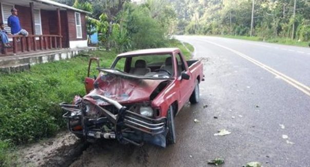 Camioneta choca con camión en tramo carretero Puerto Plata-Altamira no hubo heridos