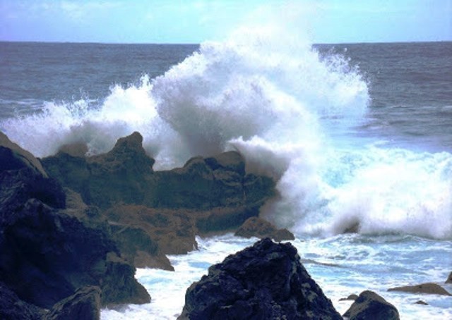 Advierten ocurrencia de oleajes peligrosos en costas de Puerto Plata, sistema de alta presión mantiene escasas las lluvias