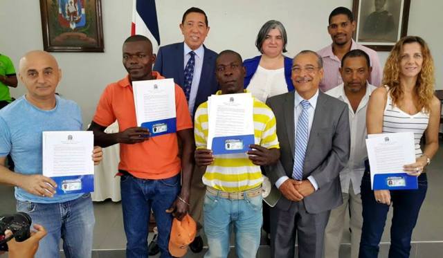 Autoridades inician en Puerto  Plata entrega de carnets a extranjeros que aplicaron en Plan Nacional de Regularización