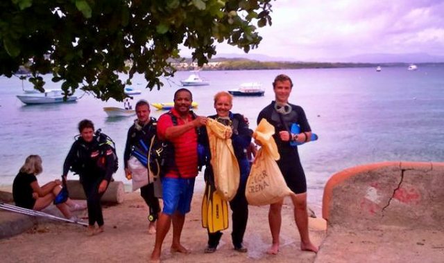  Escuelas de buceo y Asociación de Desarrollo apoyan operativo limpieza arrecifes y fondo marino en Playa Sosua