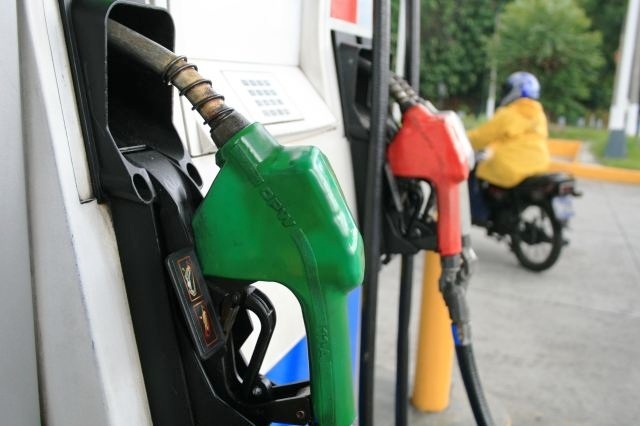Qué bueno!!! Congelan precios de las gasolinas y gas natural; demás combustibles bajan