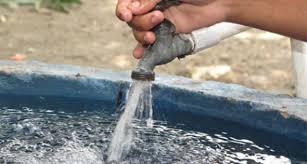 Residentes en el Ensanche Luperón denuncian que llevan meses sin agua potable