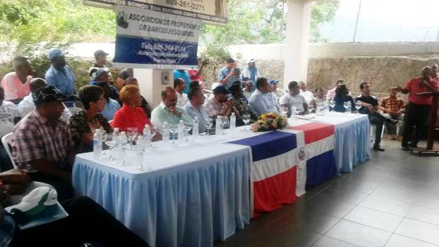  Pescadores y empresarios propietarios de barcos pesqueros de Puerto Plata firman acuerdo para dirimir diferencias