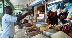 Precios de algunos productos alimenticios bajan, otros aumentan según sondeo económico en mercado de Puerto Plata