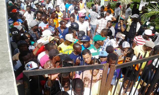 Haitianos desbordan oficina del Plan Nacional de Regularización en Puerto Plata