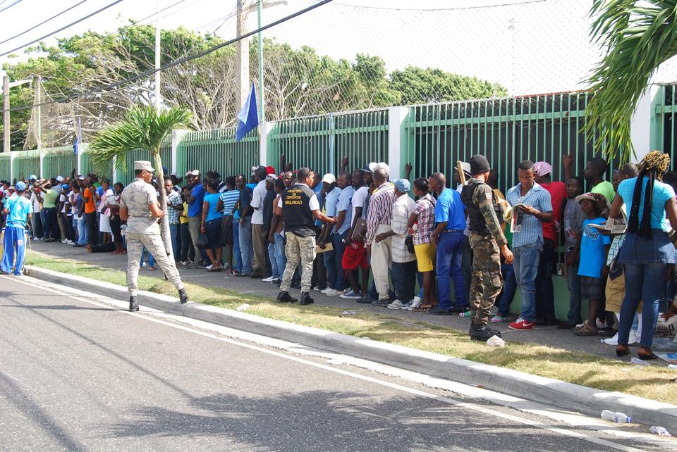 Hoy vence plazo del plan de regularización de extranjeros, autoridades reiteran cerrarán oficinas y no habrá prórroga