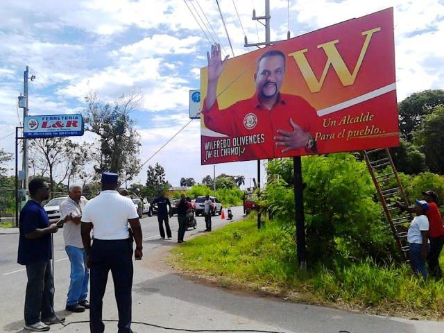 Inician en Puerto Plata jornada de descontaminación visual retirando publicidad política colocada de manera irregular