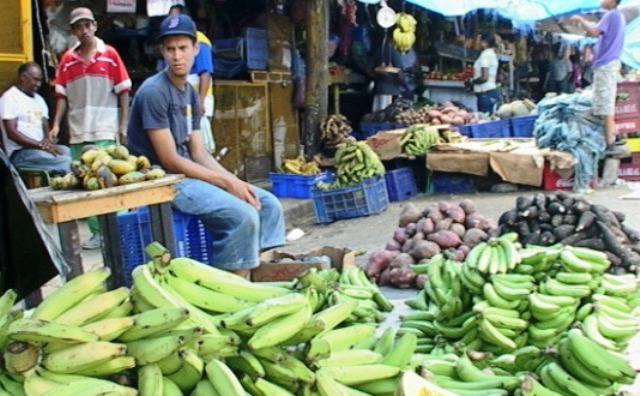 ¡Subieron los víveres! Consumidores aseguran que la libra de yuca subió de 6 a 12 pesos y la unidad de plátano de 5 a 10 pesos