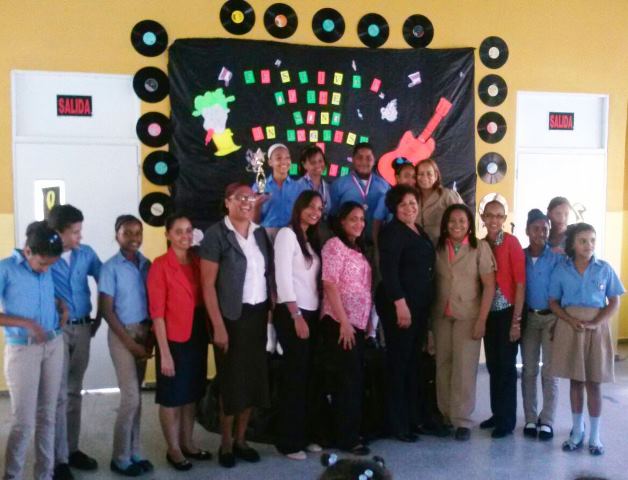 Centro educativo Los Rieles II de San Marcos realiza festival de la canción en inglés y francés 