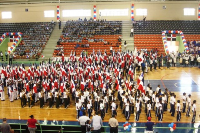 Autoridades de Educación y del INEFI realizan en Puerto Plata segundo festival de marcha escolar