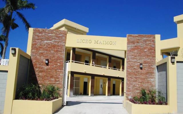 ¡Otra vez! Estudiantes de Maimón resultan intoxicados por almuerzo servido en tanda extendida