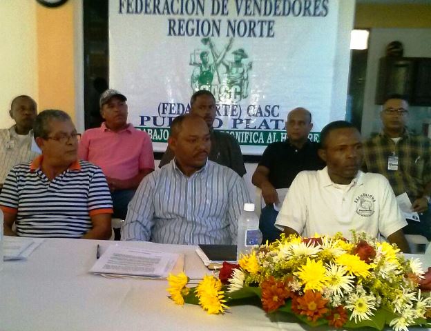 Vendedores de artesanía denuncian autoridades de turismo y empresarios quieren sacarlos de Playa Dorada