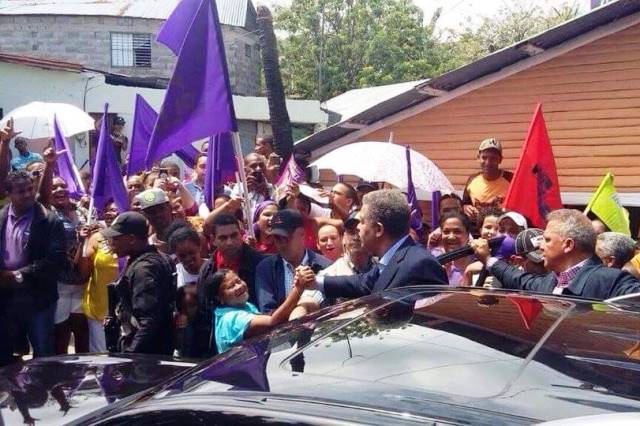 Con tremendo aparataje y centenares de yipetas de lujo ex presidente Leonel Fernández visita sectores de Puerto Plata