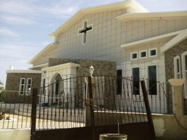 Se le dan los toques finales a los trabajos de construcción de la iglesia católica de Maimón