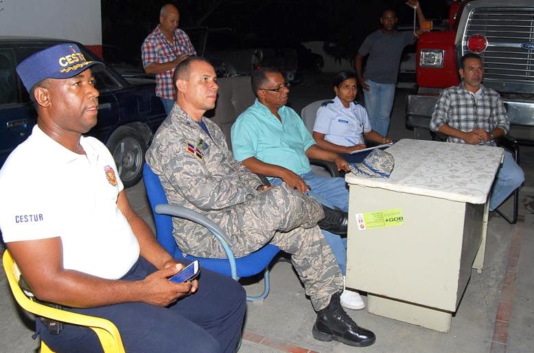  Comandante Base Aérea de Puerto Plata participa en reunión con Asociación Municipal de Juntas de Vecinos