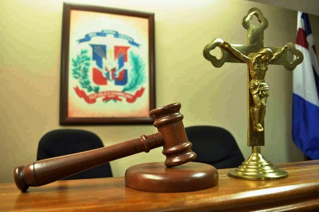 Tribunal de Puerto Plata condena a 5 años de prisión a dos jóvenes robaron un transformador eléctrico en una finca