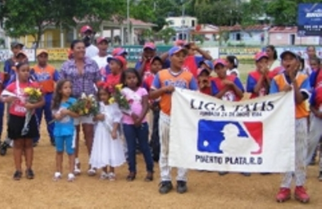 Liga de béisbol aficionado José Tatis inicia celebración de su 31 aniversario en Puerto Plata