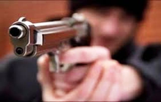 Desconocidos armadas a bordo de yipeta atracan a ciudadana en el mismo centro de Puerto Plata