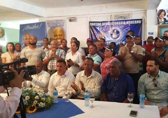 Aseguran que alcalde de Guananico Juan Medina que se fue para el PRM se llevó con él a altos dirigentes del PLD