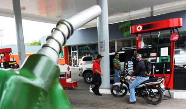 ¡Qué bueno! Gobierno anuncia rebajas en los precios de casi todos los combustibles