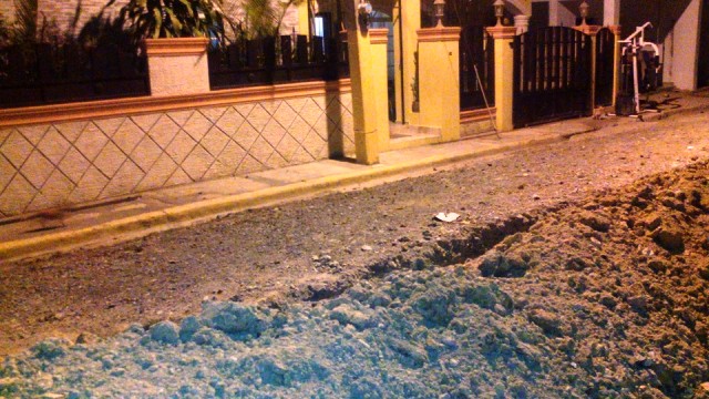 Denuncian que destrucción de una calle en sector Los Maestros causa dificultades a sus moradores