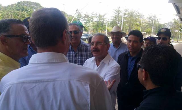 Danilo Medina promete dar ayuda a ganaderos de Villa Isabela y visita terminal de cruceros en Maimón