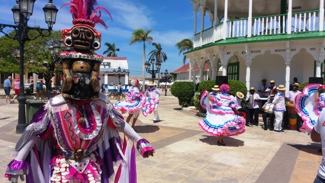 Puerto Plata recibe a cruceristas del “Carnival Fantasy” a ritmo de perico ripiao con seguridad y mucha hospitalidad