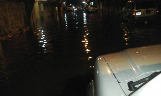 Ventarrón acompañado de lluvias, truenos y relámpagos causó inundaciones y derribó árboles en Puerto Plata