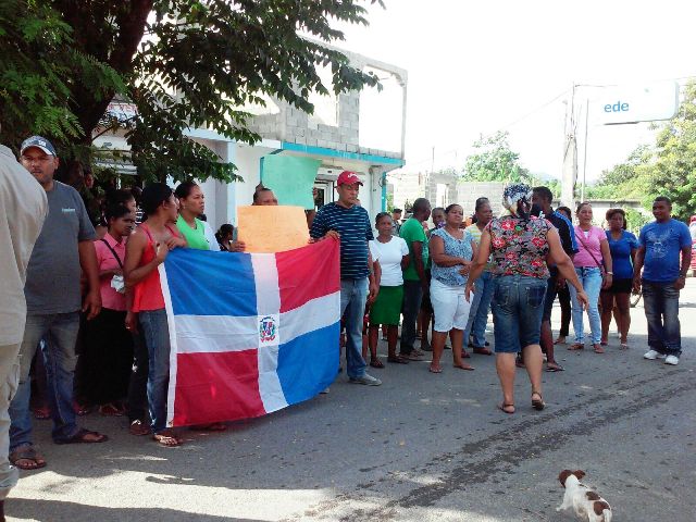 Residentes en San Marcos protestan en las calles contra pésimo servicio energético que reciben